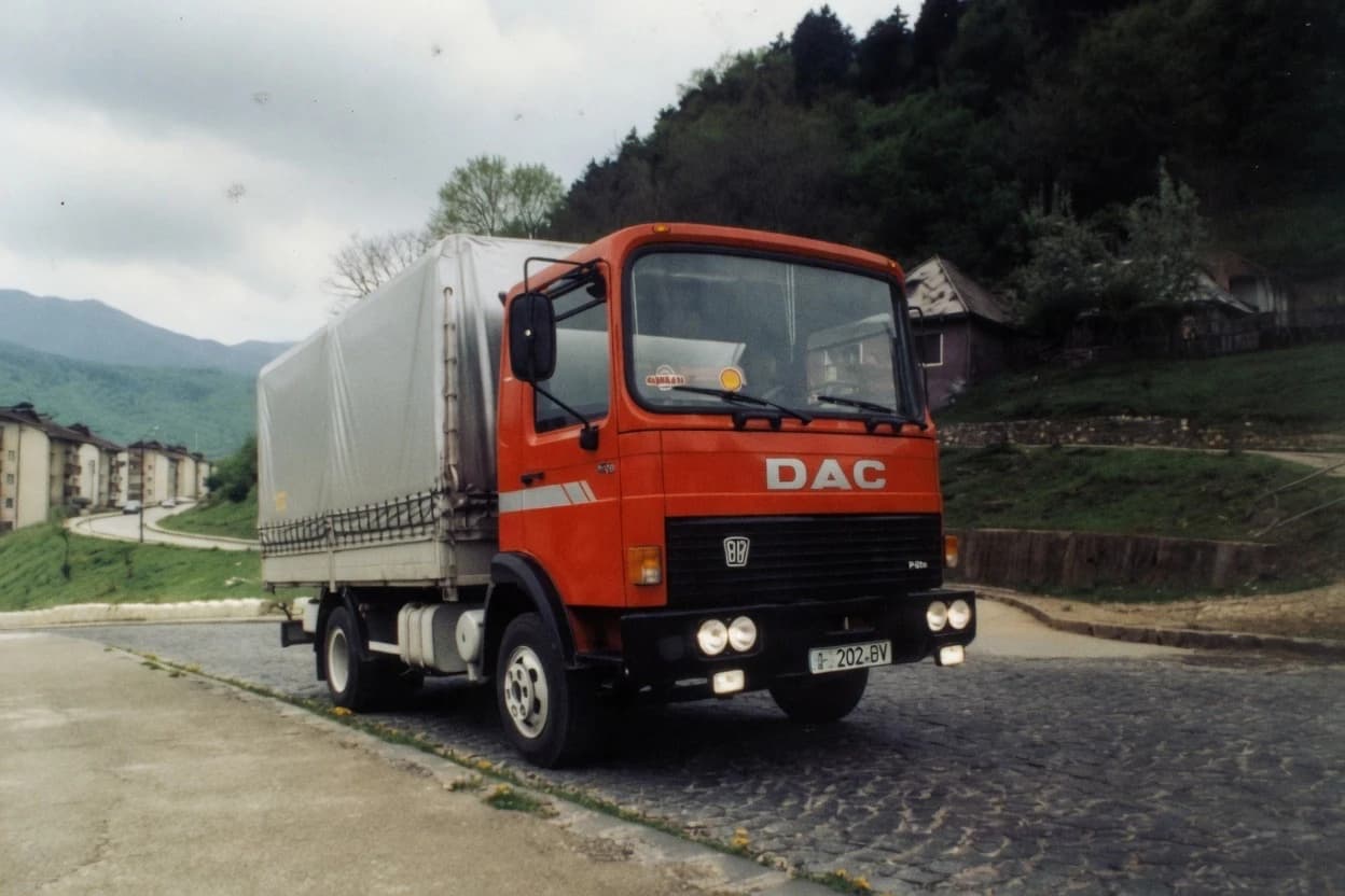 Red DAC, mountain road